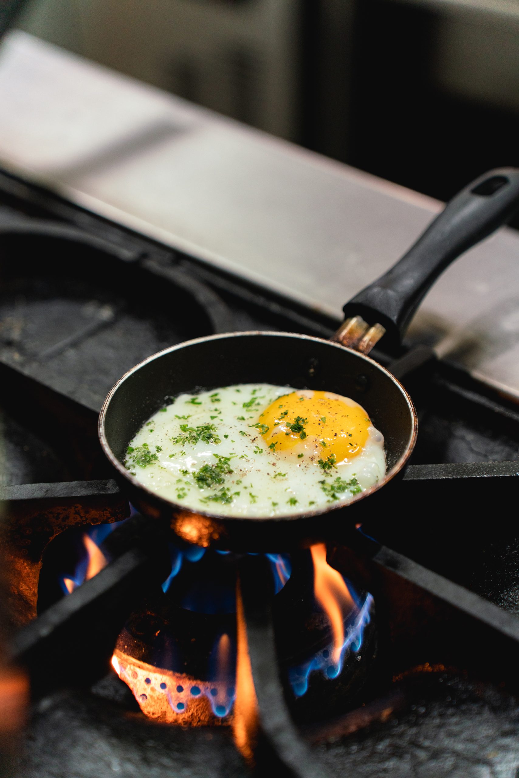 frying sunny side up eggs