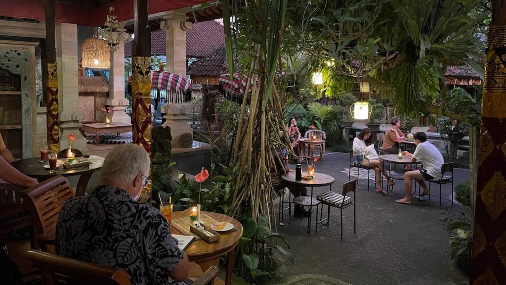 Warung Gauri outdoor dining area in Ubud